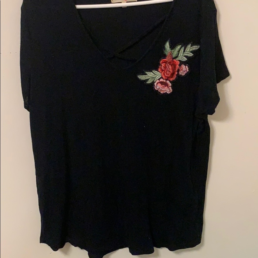 A short sleeve shirt.